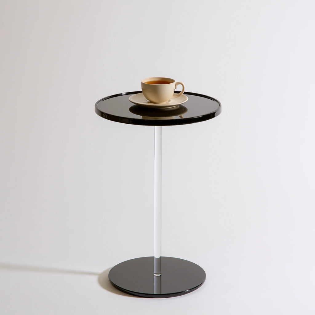 Table d'appoint aux lignes épurées, coloris blanc